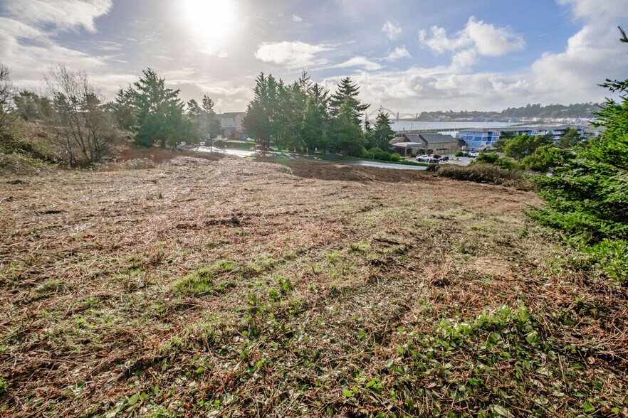 More Photos Of 1005 SE Bay Blvd, Newport Land For Sale