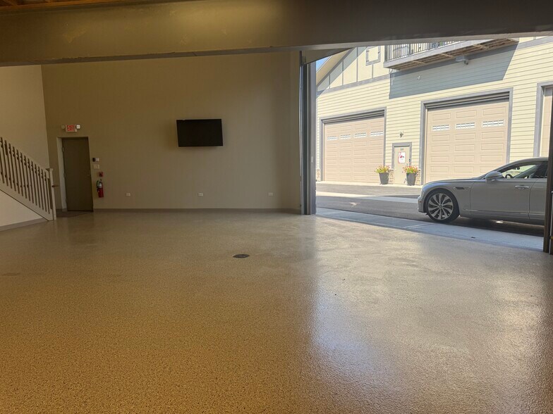 More Photos Of 2256 Ferry Rd, Naperville Flex For Sale