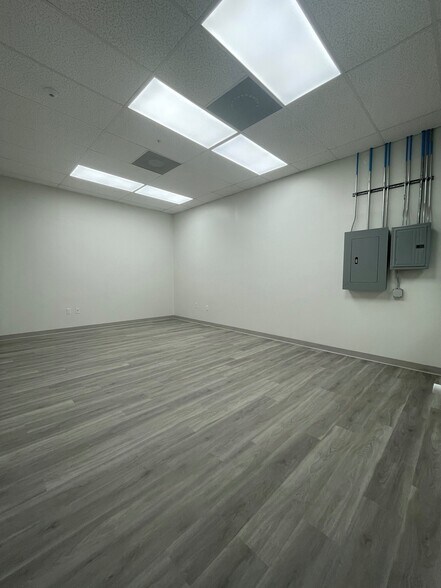 More Photos Of 4350 Oakes Rd, Davie Flex For Lease