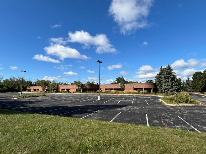 More Photos Of 11301 W Lake Park Dr, Milwaukee Office For Sale