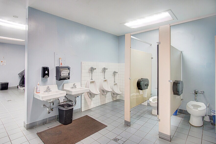 More Photos Of 2665 Clarendon Ave, Huntington Park Religious Facility For Lease