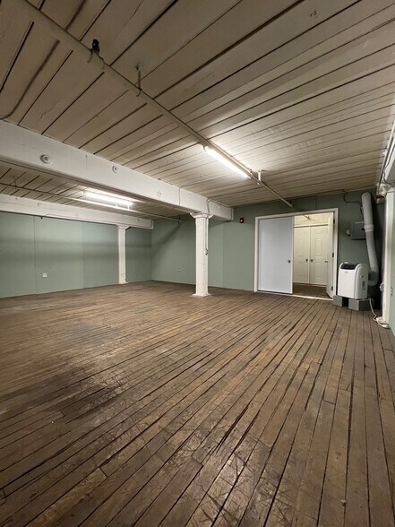 More Photos Of 50 Industrial Cir, Lincoln Manufacturing For Lease