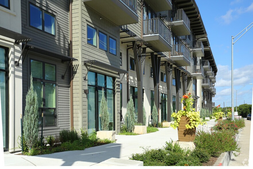 More Photos Of 403 E Koenig Ln, Austin Apartments For Lease
