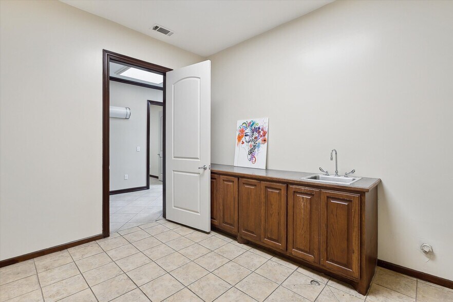 More Photos Of 3403 N Beach St, Fort Worth Medical For Sale