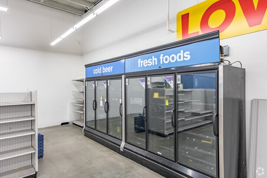 More Photos Of 201 Walnut St, Montezuma Freestanding For Lease