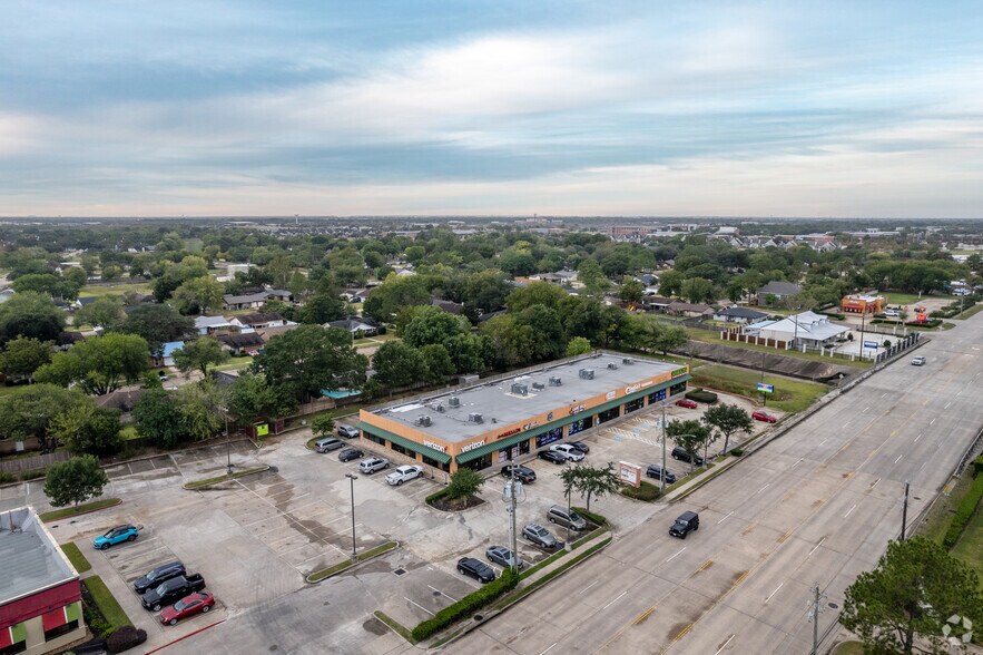 More Photos Of 8610 Spencer Hwy, La Porte Freestanding For Lease