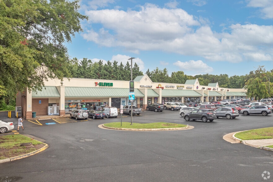 Primary Photo Of 13830-13834 Lee Hwy, Centreville General Retail For Lease
