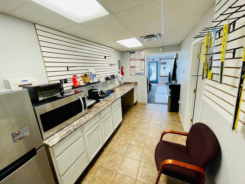 More Photos Of 1425 W Pembroke Ave, Hampton Auto Dealership For Sale