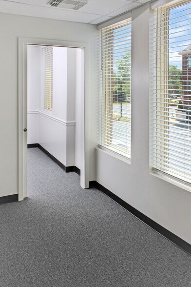 More Photos Of 22636 Glenn Dr, Sterling Medical For Lease