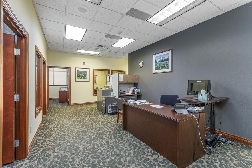 More Photos Of 8121 W Grandridge Blvd, Kennewick Office For Lease