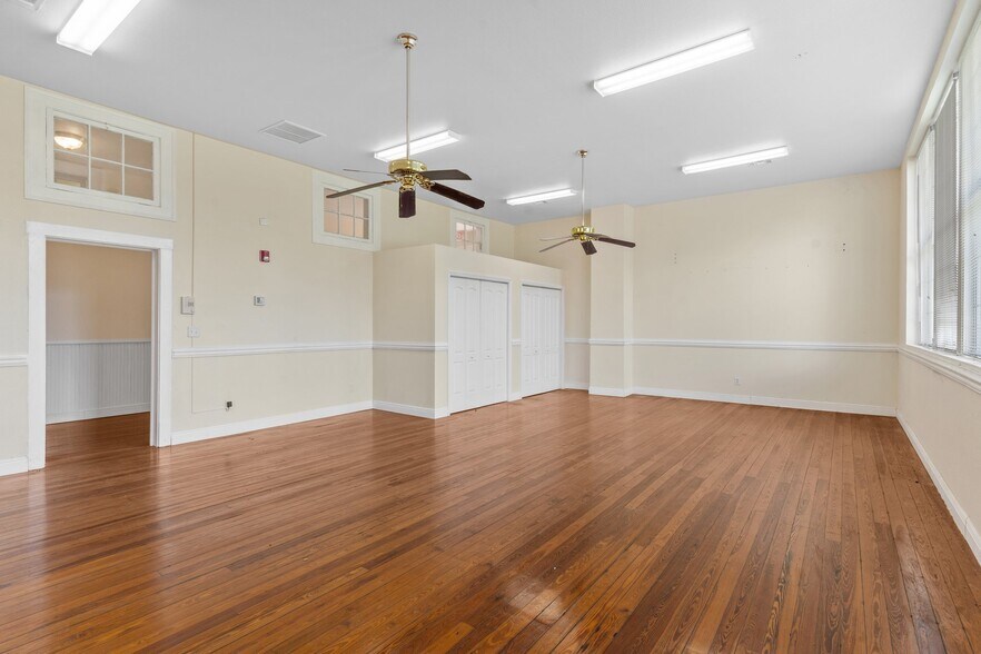 More Photos Of 1476 SW Main St, Greenville Medical For Sale