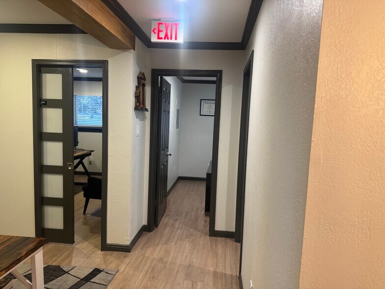 More Photos Of 12040 E Hardy Rd, Houston Office For Sale