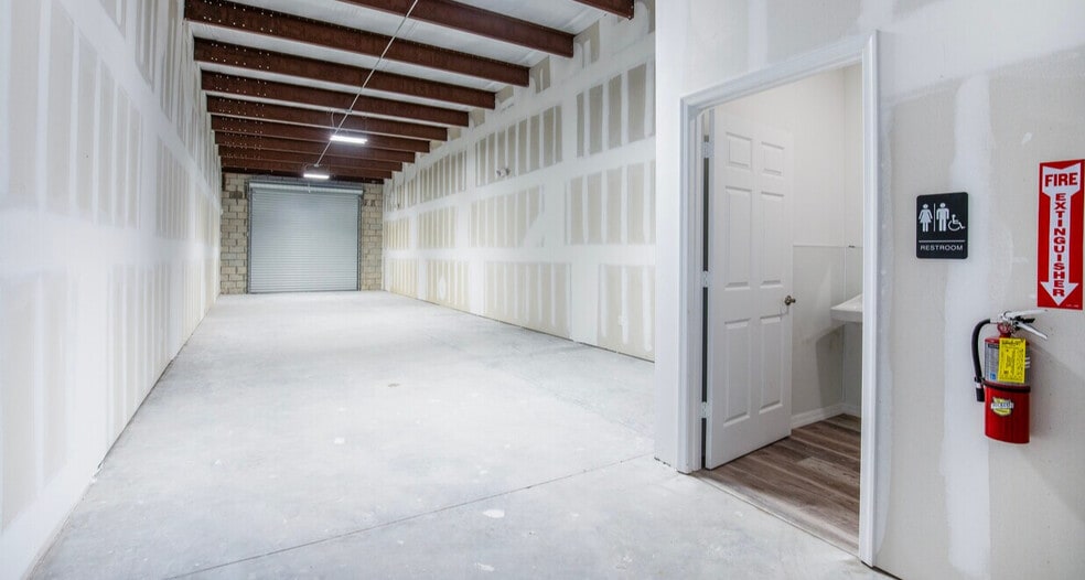 More Photos Of 460 NW Stadium Blvd, Port Saint Lucie Light Distribution For Lease