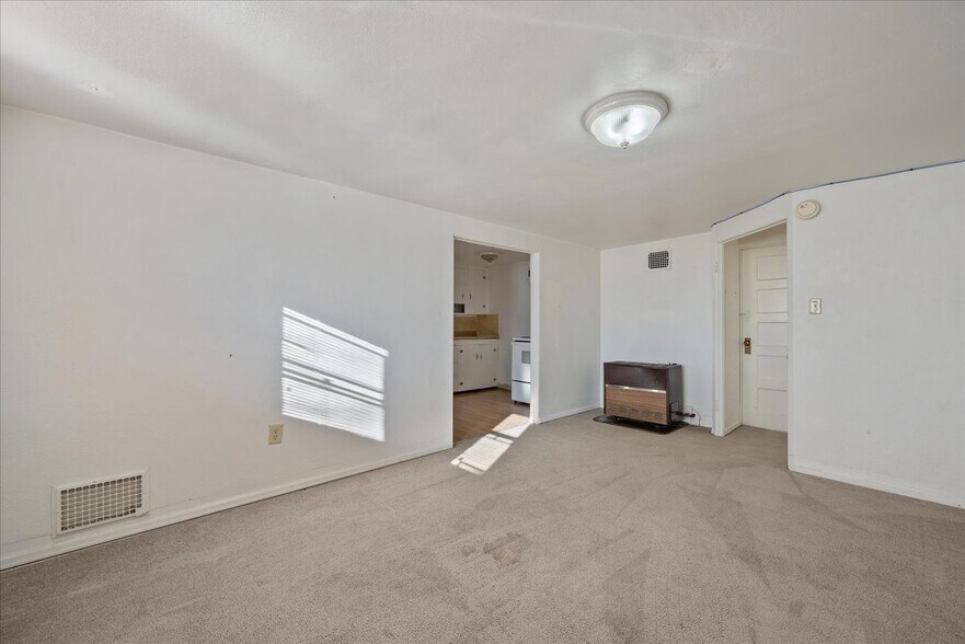 More Photos Of 1501 Carbon Ave, Cheyenne Office For Lease