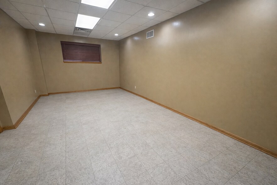 More Photos Of 376 Hope Station Rd, Weston Warehouse For Lease