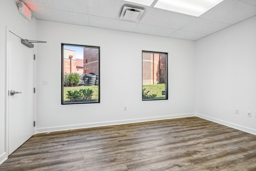More Photos Of 106 Mission Ct, Franklin Office For Sale