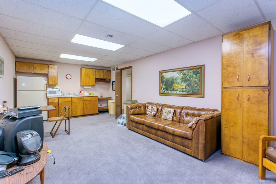 More Photos Of 100 N Fruitland St, Kennewick Office For Lease