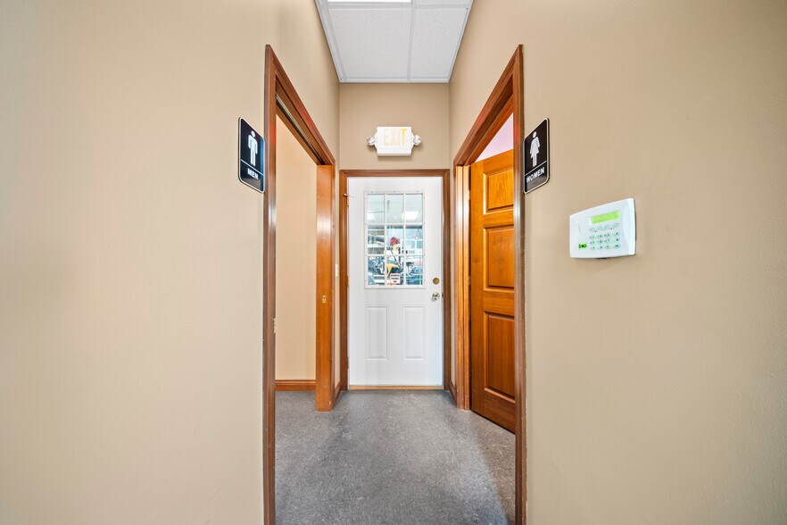 More Photos Of 3224 Winchester Ave, Ashland Flex For Sale