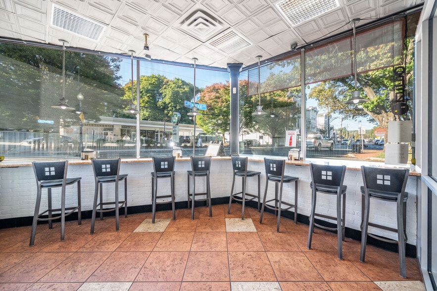 More Photos Of 1-7 Pt Barnum Sq, Bethel Restaurant For Lease