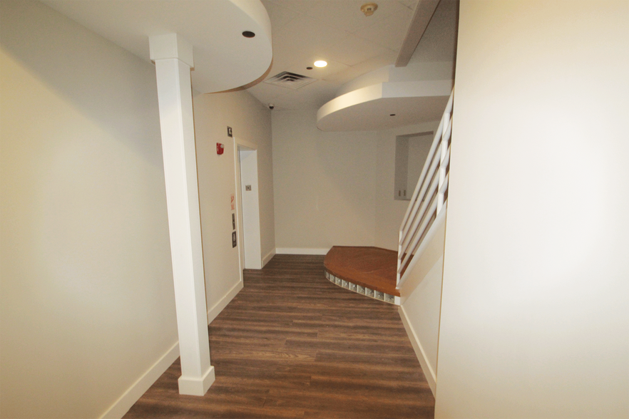 More Photos Of 2743-2797 Medina Rd, Medina Freestanding For Lease