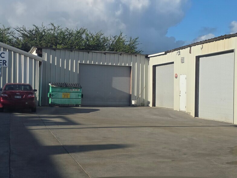 More Photos Of 2844-2850 Kaihikapu St, Honolulu Warehouse For Lease