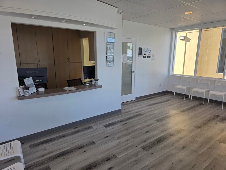 More Photos Of 22062 Ventura Blvd, Woodland Hills Freestanding For Lease