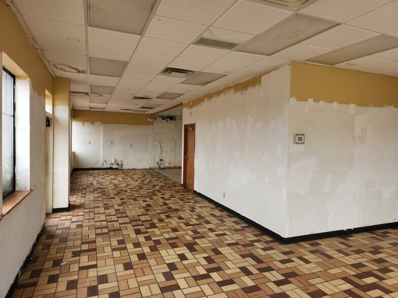 More Photos Of 401 SW C Ave, Lawton Fast Food For Lease