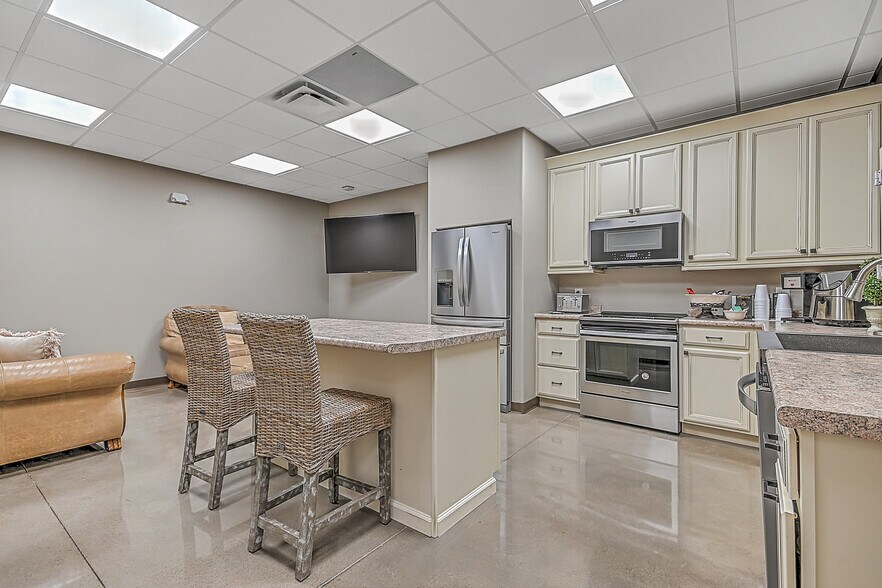 More Photos Of 317 Bluff City Hwy, Bristol Flex For Sale