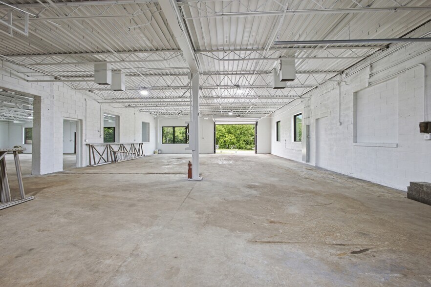 More Photos Of 5629 Raytown Rd, Raytown Industrial For Sale