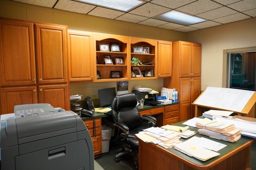 More Photos Of 4150 L&N Turnpike rd, Hodgenville Manufacturing For Sale