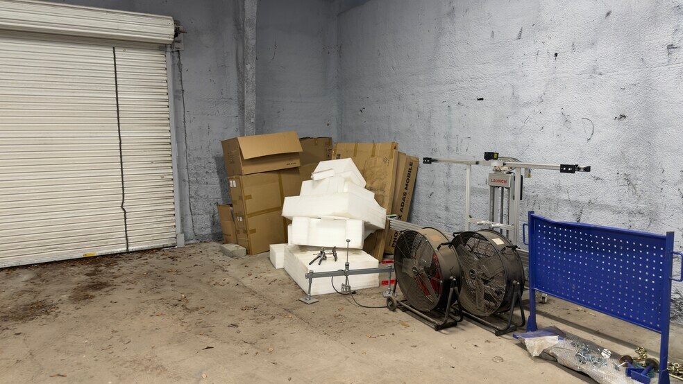 More Photos Of 2800 Delano St, Pensacola Warehouse For Lease