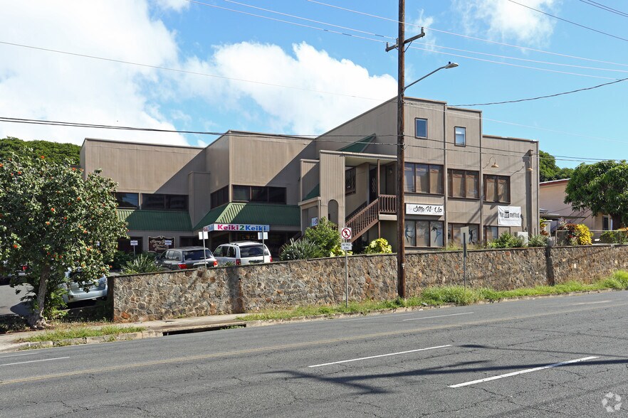 More Photos Of 2758 S King St, Honolulu Freestanding For Lease