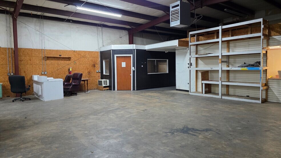 More Photos Of 3620 North Pky, Cumming Light Distribution For Lease