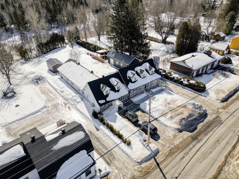 More Photos Of 1879-1881 Ch De Sainte-Flore, Shawinigan Healthcare For Sale