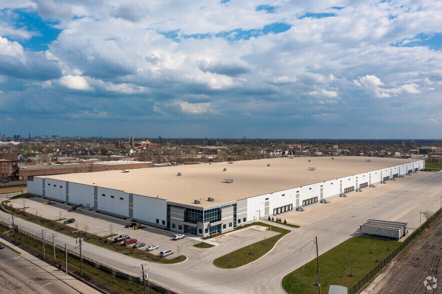 More Photos Of 2075 W 43rd St, Chicago Industrial For Sale