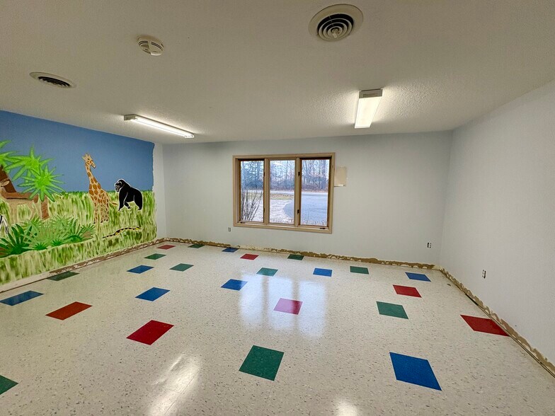 More Photos Of 615 Beardsley St, Boyne City Office For Sale