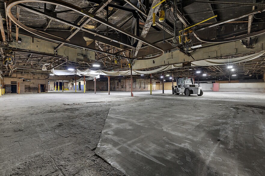 More Photos Of 412 W Beecher St, Adrian Manufacturing For Lease