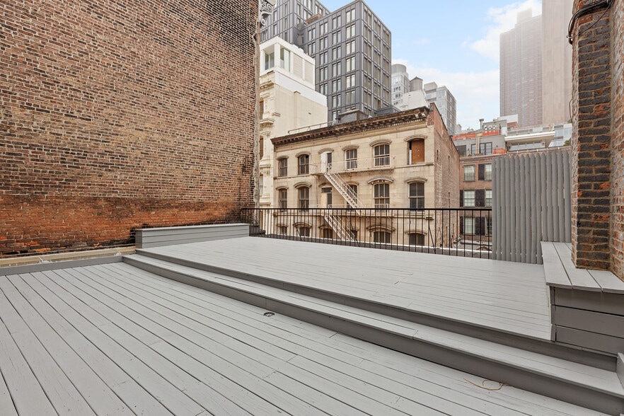 More Photos Of 74 Franklin St, New York Apartments For Sale