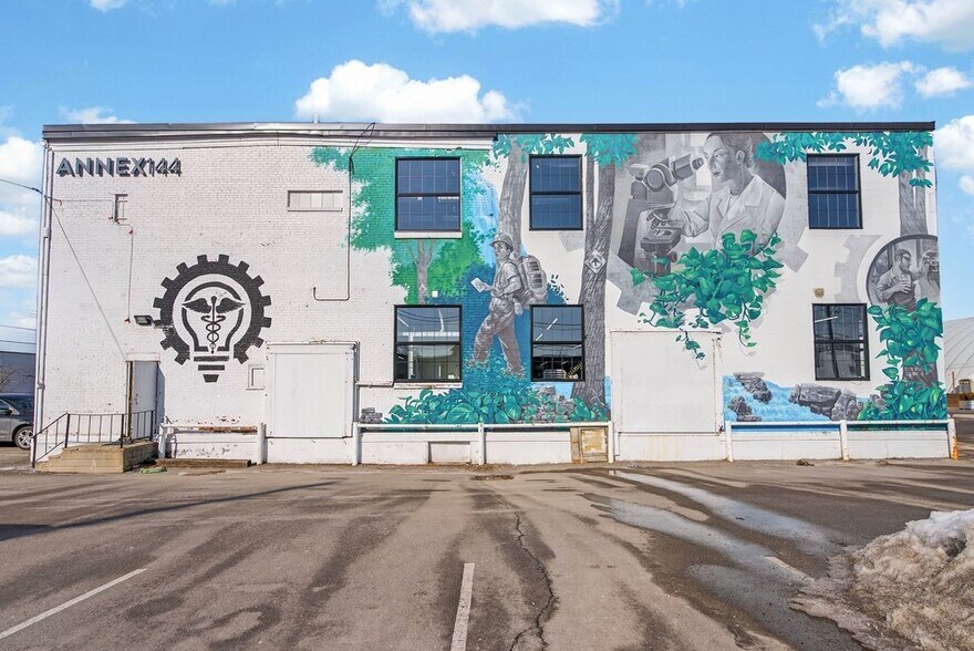 More Photos Of 144-150 Chatham St, Hamilton Manufacturing For Lease
