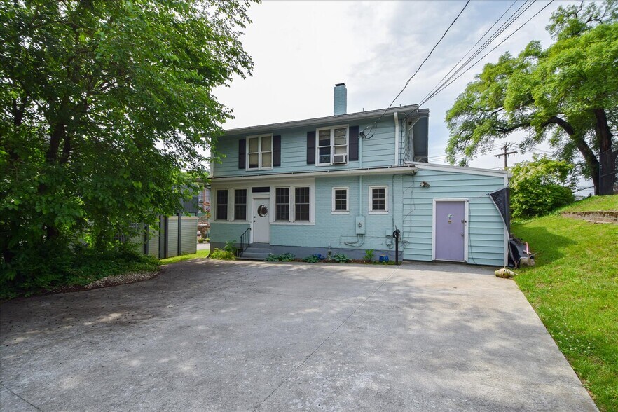 More Photos Of 1911 Memorial Ave SW, Roanoke Office Residential For Sale