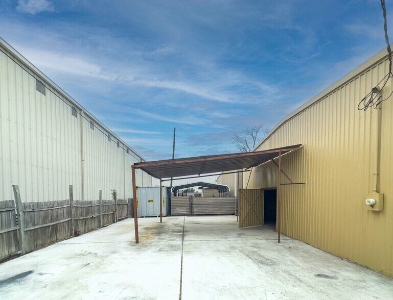 More Photos Of 10202 Mula Cir, Stafford Warehouse For Lease