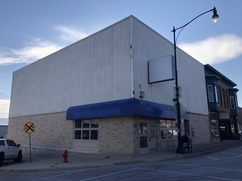 Primary Photo Of 101 W Lincoln Ave, Hinckley Bank For Sale