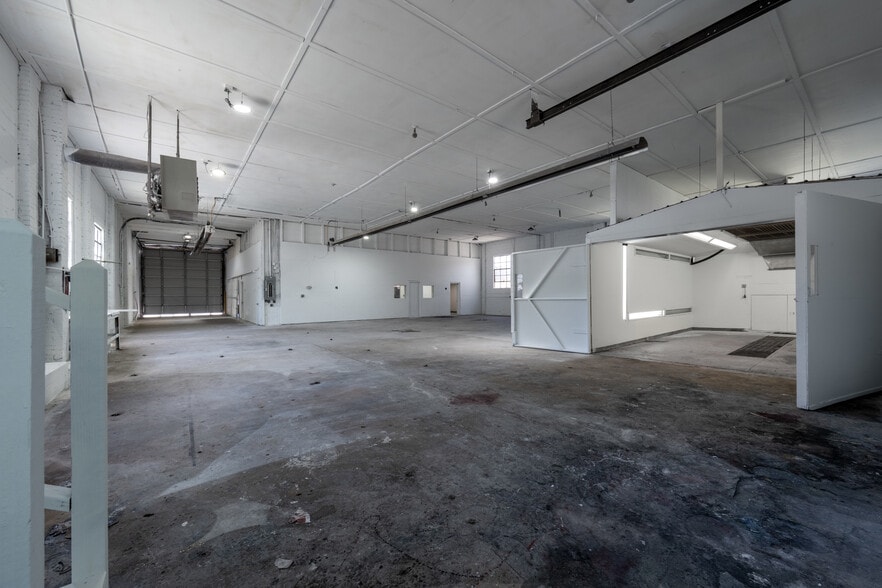 More Photos Of 127 Thompson St, Pittsboro Auto Repair For Lease