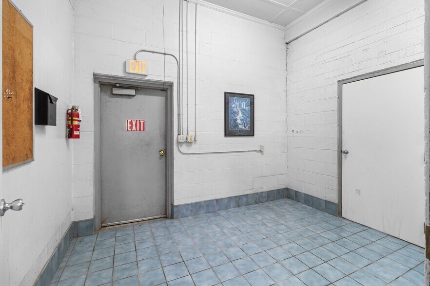 More Photos Of 704 N Central Ave, Locust Warehouse For Lease