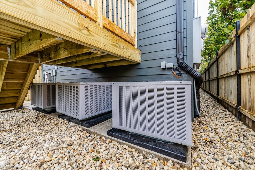 More Photos Of 6050 Eberhart ave, Chicago Apartments For Sale