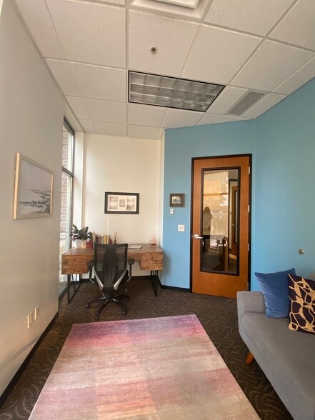 More Photos Of 533 E Riverside Dr, Eagle Office Residential For Lease