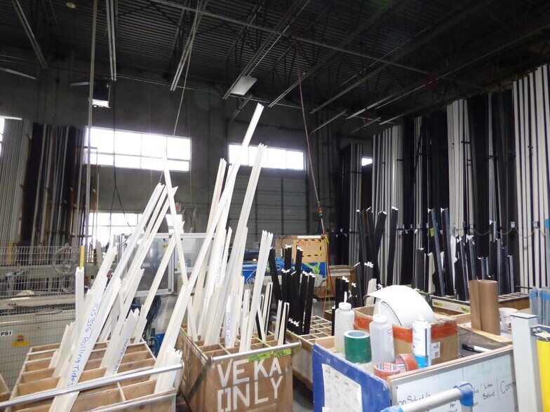 More Photos Of 8104 Evans Rd, Chilliwack Manufacturing For Sale