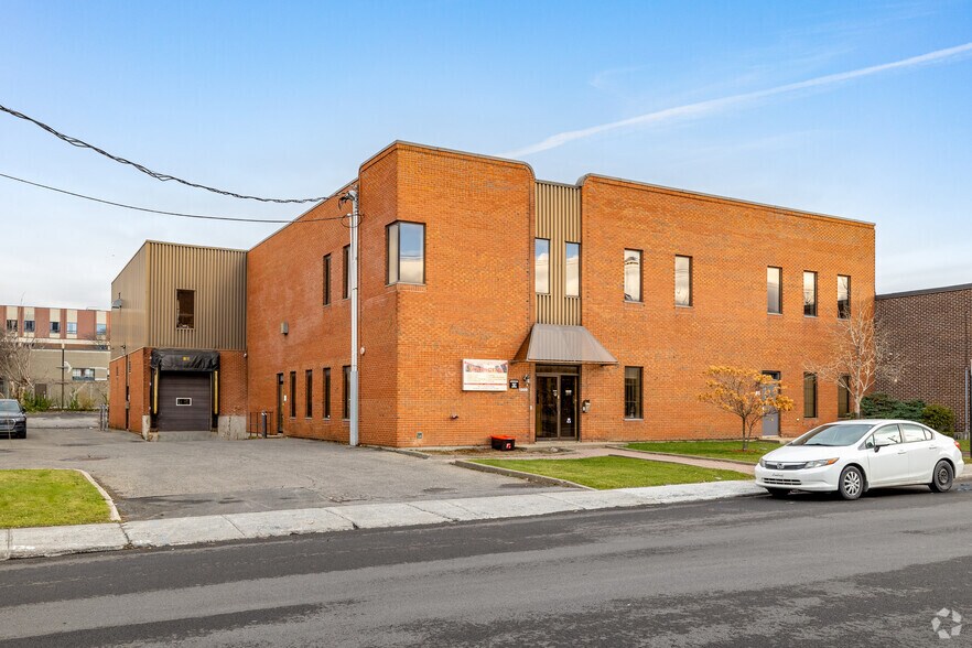 Primary Photo Of 1300 Rue De Louvain O, Montréal Light Manufacturing For Lease