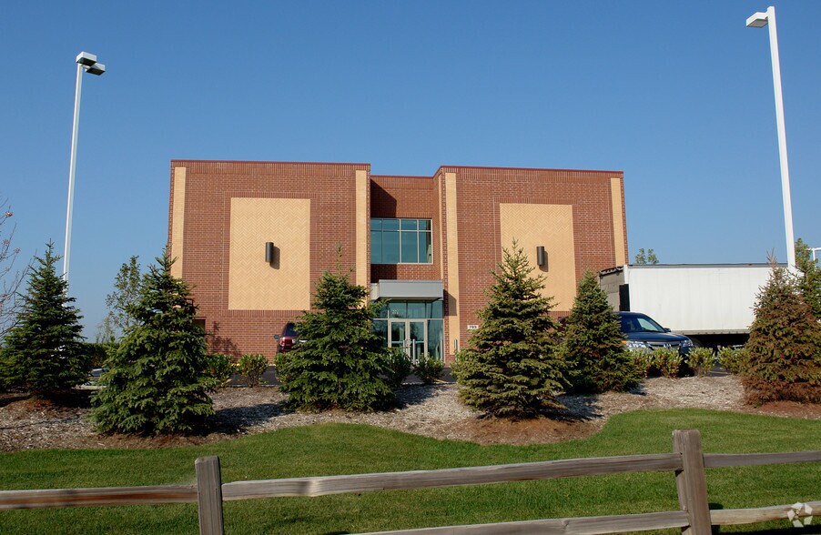 More Photos Of 795 Ela Rd, Lake Zurich Office For Lease