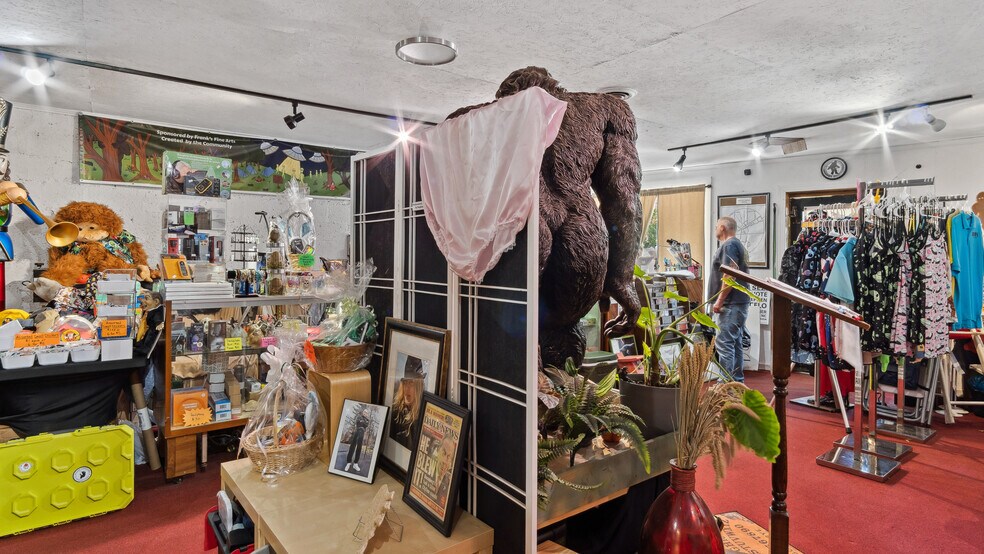 More Photos Of 300 W North Main St, Littleton General Retail For Sale